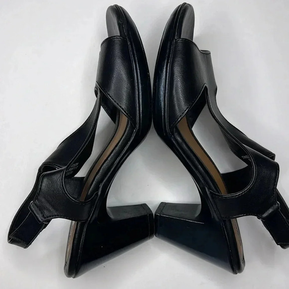 Sofft Eurosoft black sandals size 8 and strappy - Picture 4 of 5